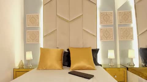 Lana  online show from November 2025 04:12:02 AM