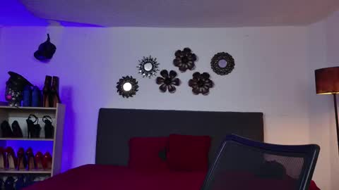 Snapshot of lanadoux_ chatting on November 2025 05:57:01 PM Mistress Lana online show from November 2025 05:57:01 PM