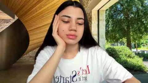 Lana online show from September 2025 10:04:02 AM