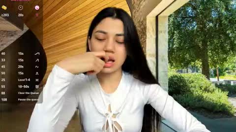 Lana online show from October 2025 11:06:01 AM