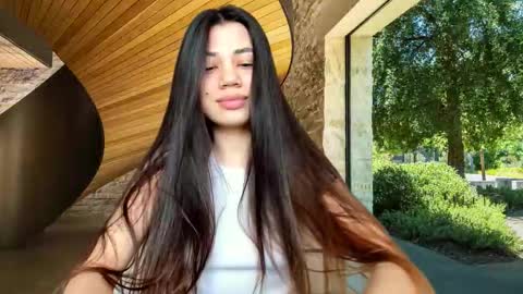 Lana online show from October 2025 10:02:01 AM