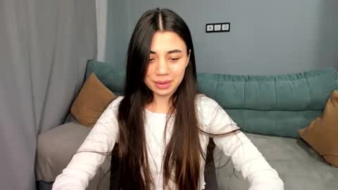 Lana online show from November 2025 01:21:02 PM