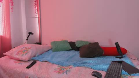 lanastone86 online show from November 2025 01:10:01 PM