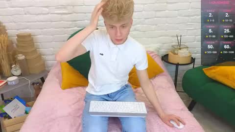 Snapshot of landel_boy chatting on March 2025 10:21:01 PM Lanny online show from March 2025 10:21:01 PM