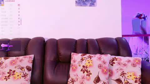 Hello Guys I am Lara Giraldo  WELCOME To my room online show from May 2026 11:43:02 PM
