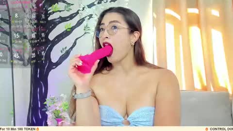 Snapshot of lara_martin chatting on November 2025 07:57:02 PM 700 200 online show from November 2025 07:57:02 PM