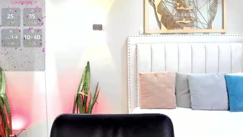 Snapshot of lara_martin chatting on November 2025 07:57:01 PM 700 200 online show from November 2025 07:57:01 PM