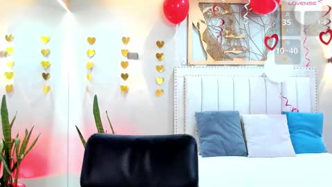 Snapshot of lara_martin chatting on February 2026 07:43:01 PM 700 200 online show from February 2026 07:43:01 PM