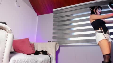 Snapshot of lara_reynolds_ chatting on February 2026 09:03:02 PM lara_reynolds_ online show from February 2026 09:03:02 PM