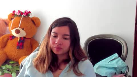 Lara online show from May 2026 01:50:02 PM