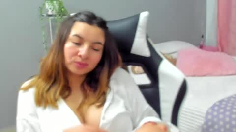 Lara online show from May 2026 11:01:04 PM