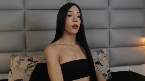 Snapshot of larademon chatting on February 2025 08:39:01 PM lara online show from February 2025 08:39:01 PM