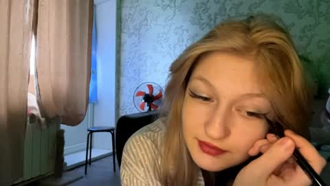 Snapshot of laraesagon chatting on April 2026 09:58:02 AM Lily online show from April 2026 09:58:02 AM