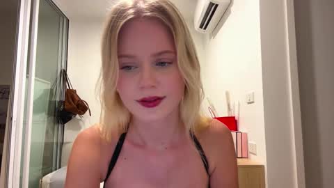 Snapshot of laraineprada chatting on January 2026 10:08:02 AM Stella online show from January 2026 10:08:02 AM