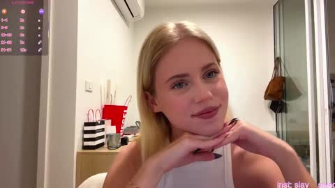 Snapshot of laraineprada chatting on February 2026 10:11:01 AM Stella online show from February 2026 10:11:01 AM