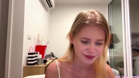 Snapshot of laraineprada chatting on February 2026 10:16:02 AM Stella online show from February 2026 10:16:02 AM