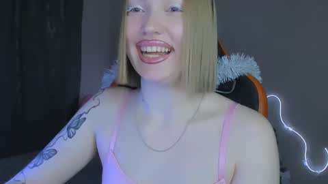 Snapshot of larakrein_lk chatting on December 2025 03:52:02 PM LaraKrein lk online show from December 2025 03:52:02 PM