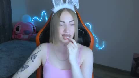 LaraKrein lk online show from March 2026 01:48:02 PM