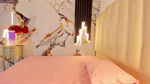 Lara  online show from October 2025 07:20:02 PM