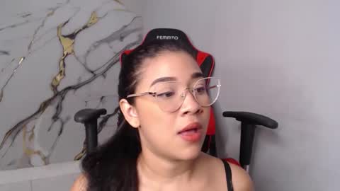 Snapshot of laralmanza chatting on February 2026 01:40:01 PM laralmanza online show from February 2026 01:40:01 PM