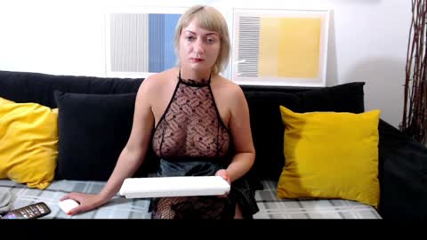 Snapshot of laralovebliss chatting on April 2026 04:19:02 PM lara online show from April 2026 04:19:02 PM