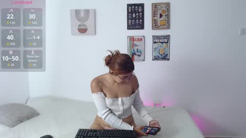 laramucci online show from September 2025 08:00:02 PM