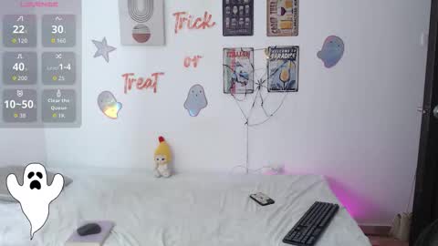 laramucci online show from October 2025 07:45:01 PM