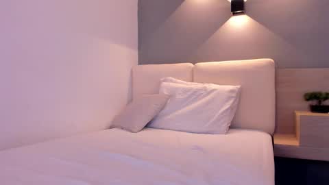 Snapshot of laravillalobos chatting on November 2025 10:23:02 PM Laura online show from November 2025 10:23:02 PM