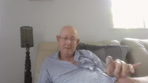 Snapshot of largerthan chatting on January 2026 11:41:02 PM largerthan- say hi on entry online show from January 2026 11:41:02 PM