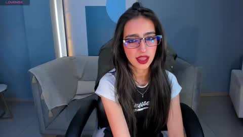 Larisa Smirnov online show from October 2025 04:40:01 AM