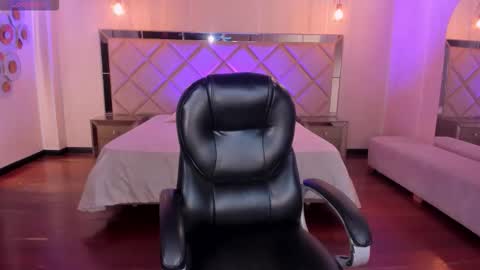 Larisa Smirnov online show from December 2025 04:51:01 AM