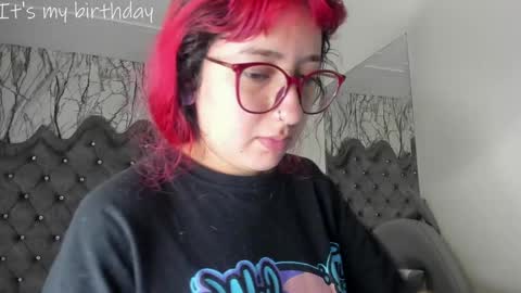 Snapshot of larissa01_ chatting on January 2025 02:50:02 AM Lari online show from January 2025 02:50:02 AM