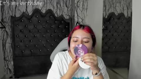 Snapshot of larissa01_ chatting on January 2025 02:58:01 AM Lari online show from January 2025 02:58:01 AM