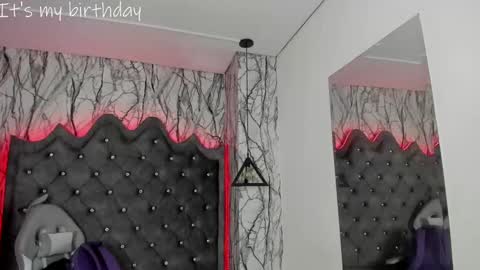 Snapshot of larissa01_ chatting on January 2025 02:37:01 AM Lari online show from January 2025 02:37:01 AM