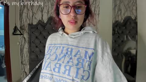 Snapshot of larissa01_ chatting on January 2025 02:38:02 AM Lari online show from January 2025 02:38:02 AM