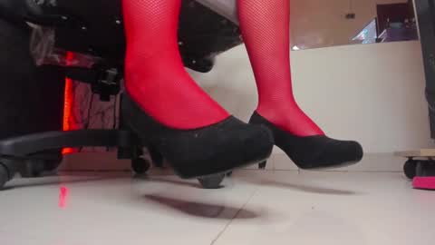 Snapshot of larissa01_ chatting on February 2025 08:54:02 AM Lari online show from February 2025 08:54:02 AM