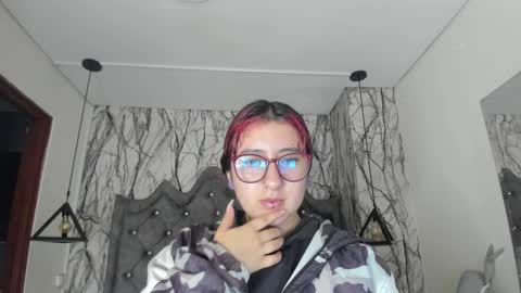 Snapshot of larissa01_ chatting on February 2025 01:54:02 AM Lari online show from February 2025 01:54:02 AM