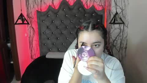 Snapshot of larissa01_ chatting on February 2025 02:42:01 AM Lari online show from February 2025 02:42:01 AM