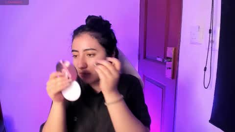 Snapshot of larissa01_ chatting on September 2025 03:12:01 AM Lari online show from September 2025 03:12:01 AM