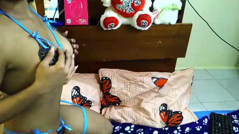 larita_curly online show from April 2026 08:32:01 PM