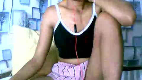 Snapshot of larra27 chatting on April 2026 06:38:01 PM Malala online show from April 2026 06:38:01 PM