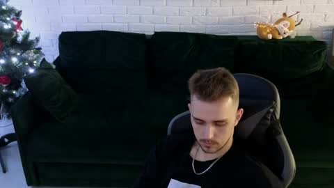 Snapshot of larstar01 chatting on December 2024 06:01:02 AM Lars online show from December 2024 06:01:02 AM