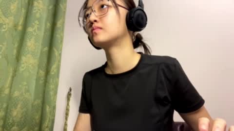 Snapshot of lasonyaarango chatting on December 2025 02:22:02 PM Aiko online show from December 2025 02:22:02 PM