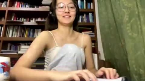 Snapshot of lasonyaarango chatting on December 2025 04:23:02 PM Aiko online show from December 2025 04:23:02 PM