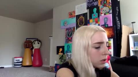 Snapshot of latenightkash chatting on February 2026 10:41:02 PM Roxy blue online show from February 2026 10:41:02 PM