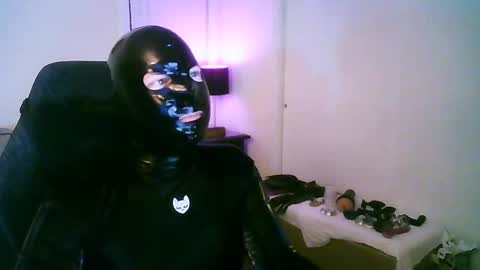 latexminheadroom online show from October 2025 02:56:02 AM