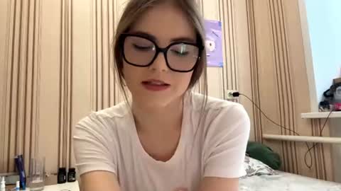 Mia online show from June 2026 01:32:02 PM