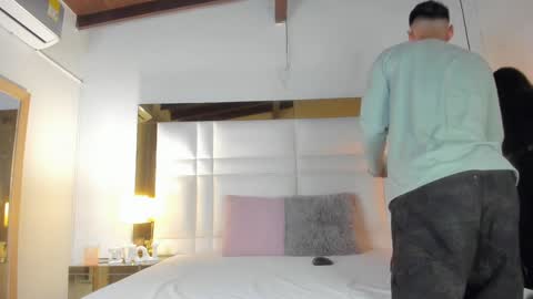 Snapshot of latin_couple20y chatting on February 2025 10:48:02 AM Johana y Santiago online show from February 2025 10:48:02 AM