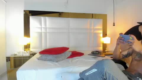 Snapshot of latin_couple20y chatting on February 2025 09:58:01 AM Johana y Santiago online show from February 2025 09:58:01 AM