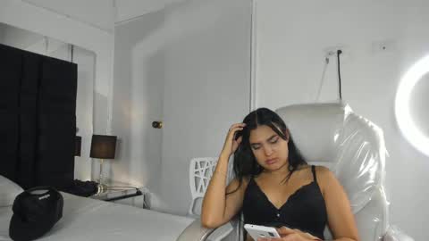 Snapshot of latin_couple20y chatting on February 2025 09:58:01 AM Johana y Santiago online show from February 2025 09:58:01 AM
